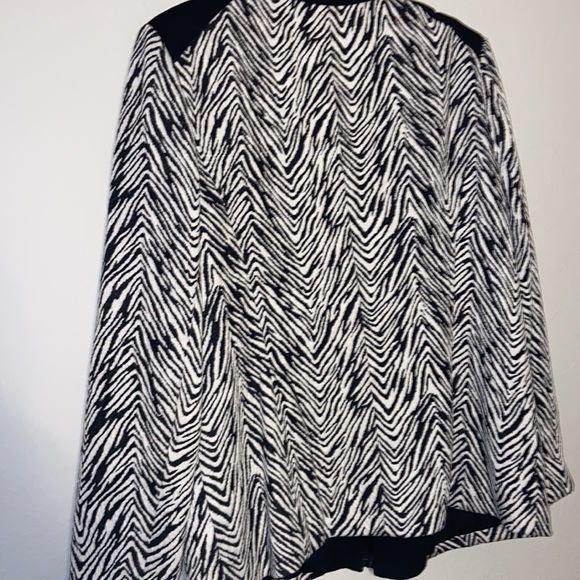 Zebra Black White Stripe Zip Up Jacket with Shiny Zippers Size Large - Picture 6 of 6